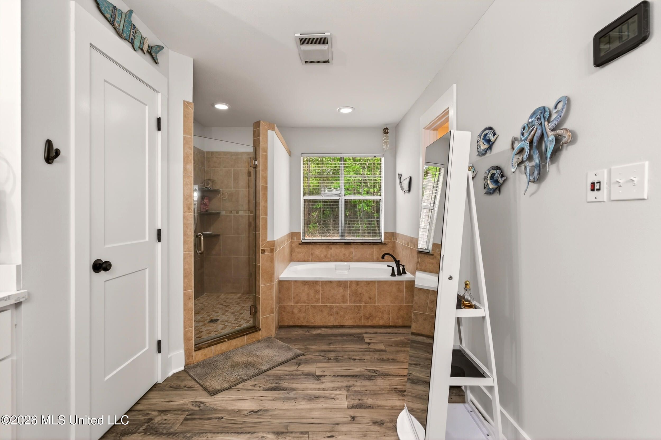 8007 Fishook Lane Picayune, MS 39466 - Photo 24 of 59 35_masterbathroom3