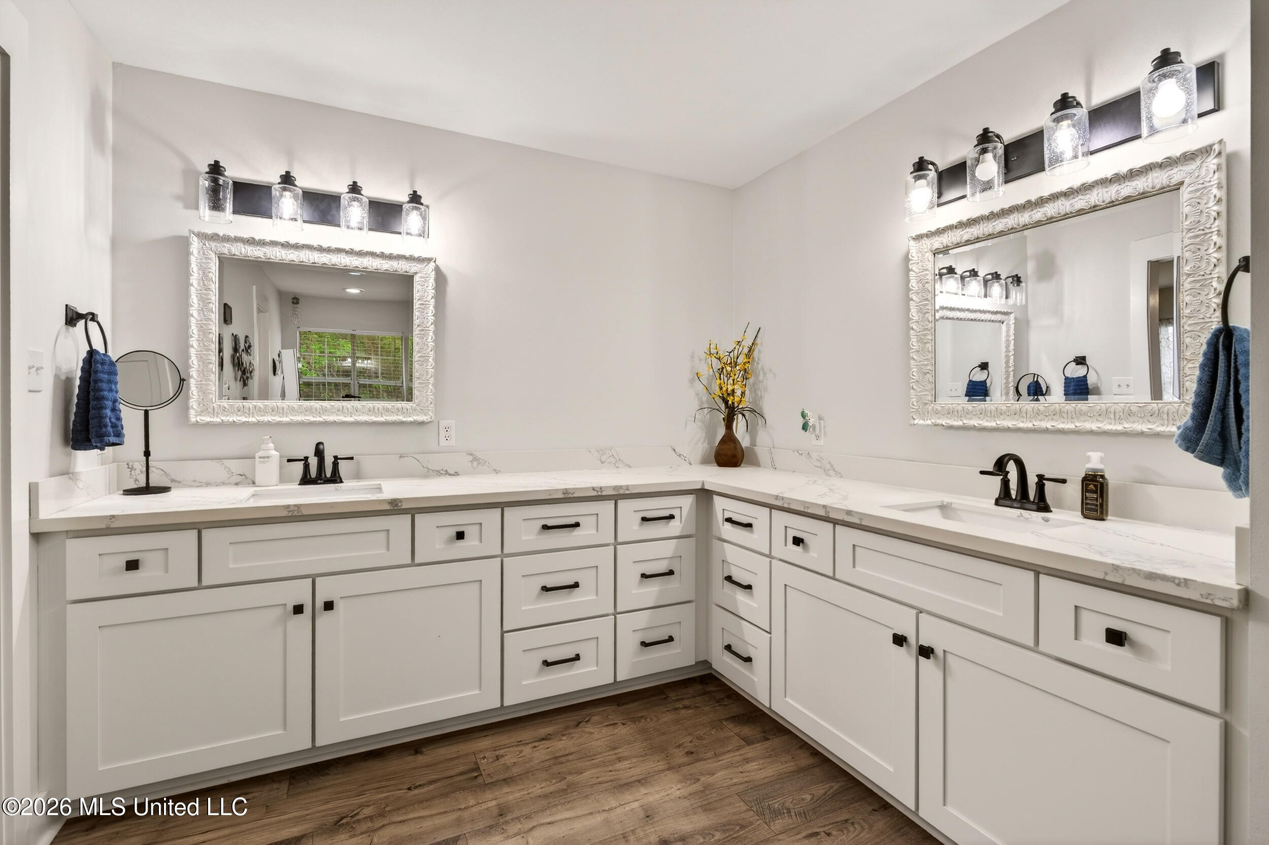 8007 Fishook Lane Picayune, MS 39466 - Photo 28 of 59 39_masterbathroom6
