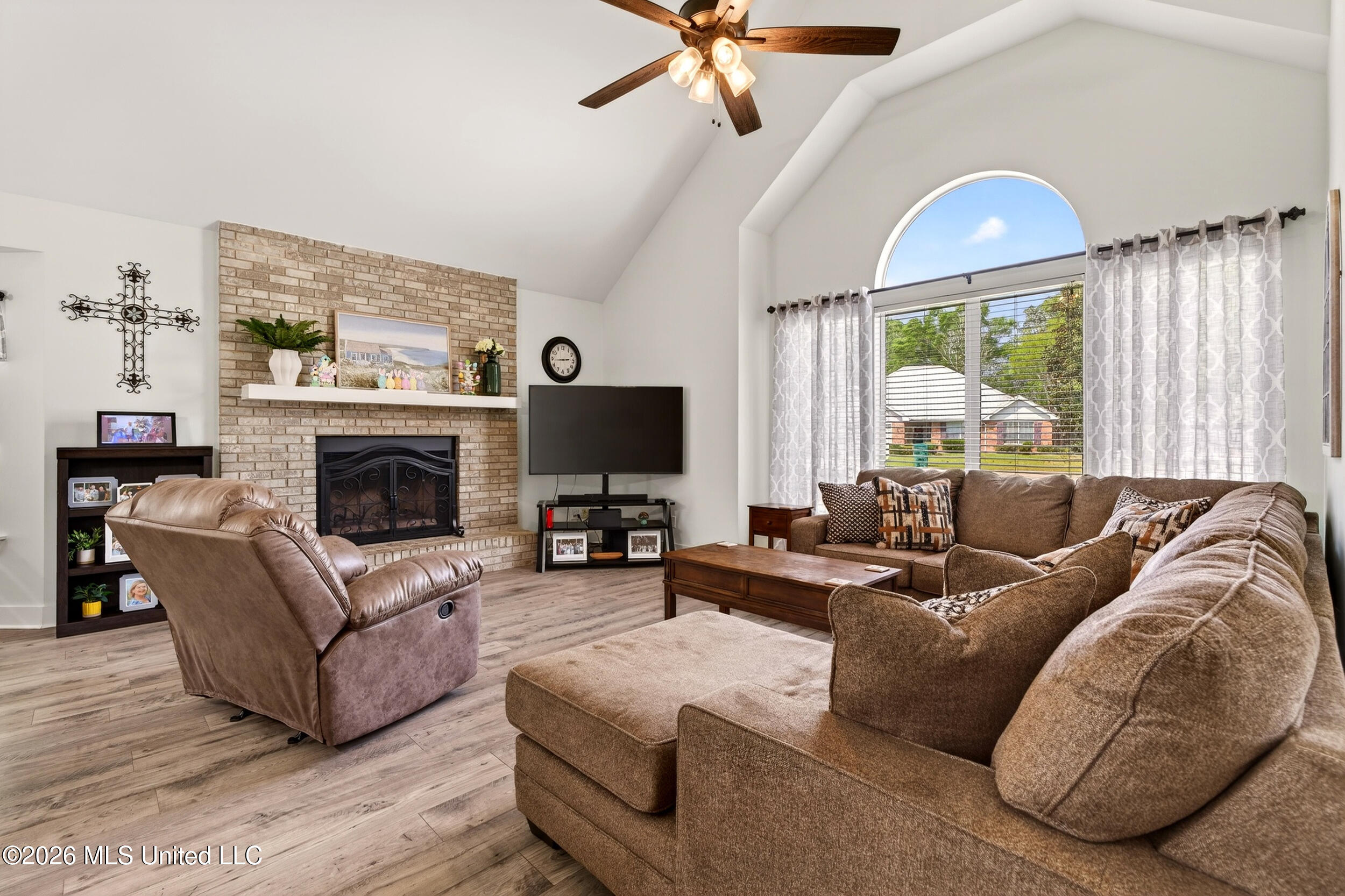 8007 Fishook Lane Picayune, MS 39466 - Photo 4 of 59 12_livingroom2