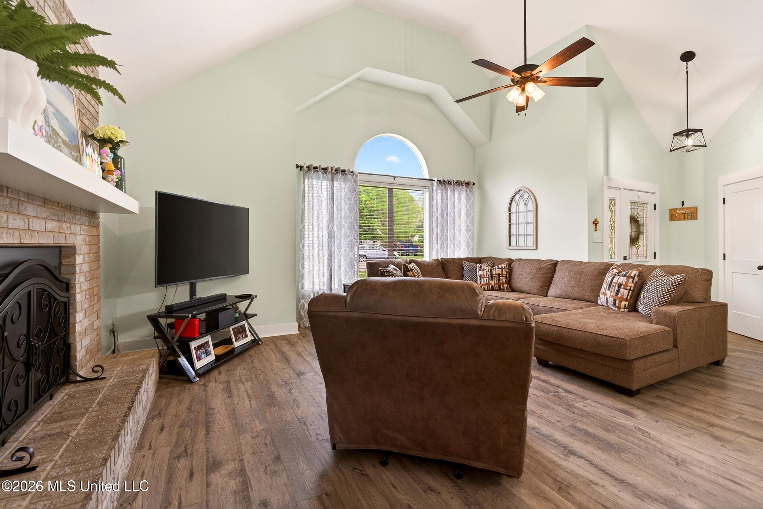 8007 Fishook Lane Picayune, MS 39466 - Photo 5 of 59 13_livingroom3