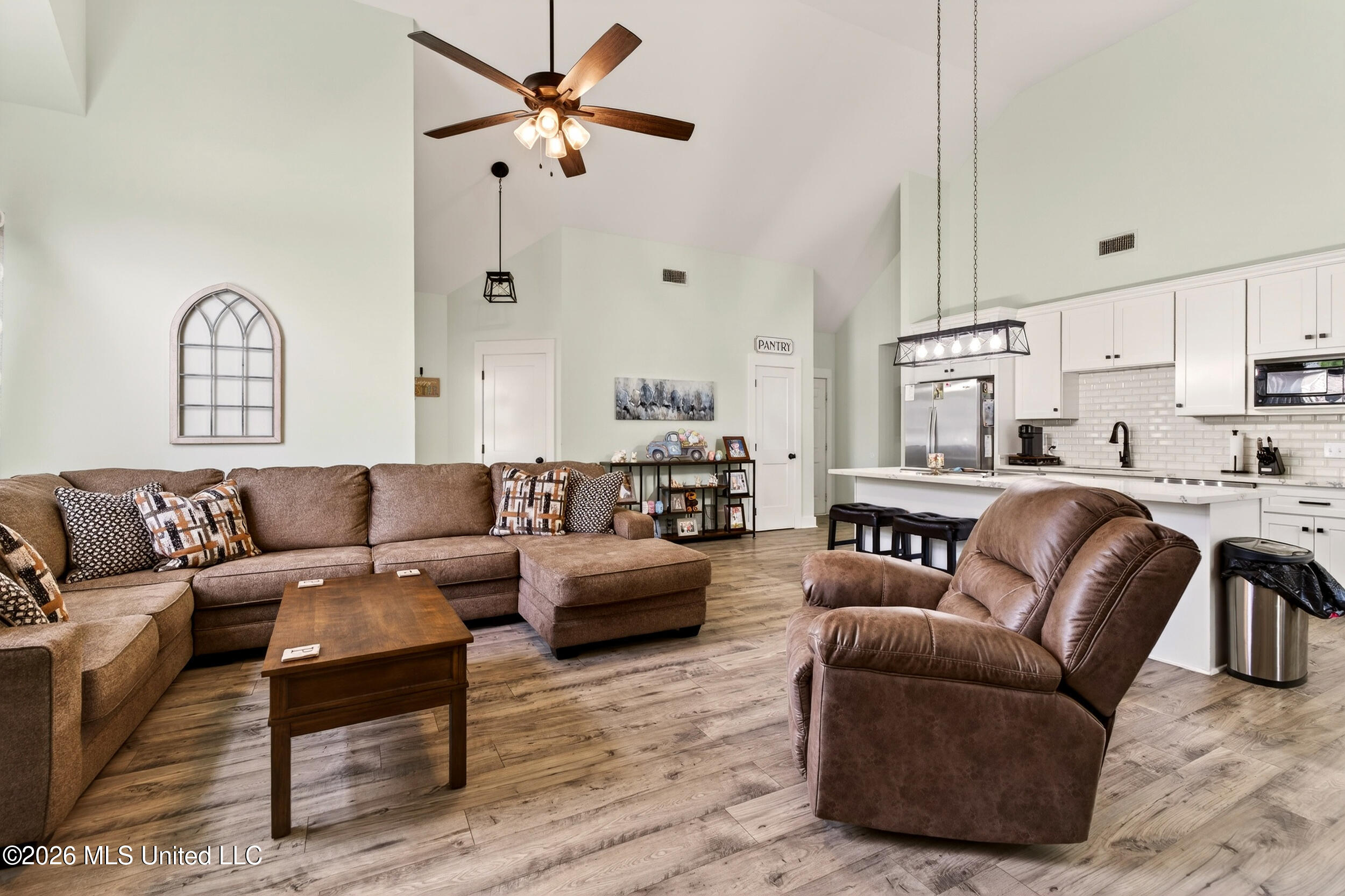 8007 Fishook Lane Picayune, MS 39466 - Photo 7 of 59 15_livingroom5
