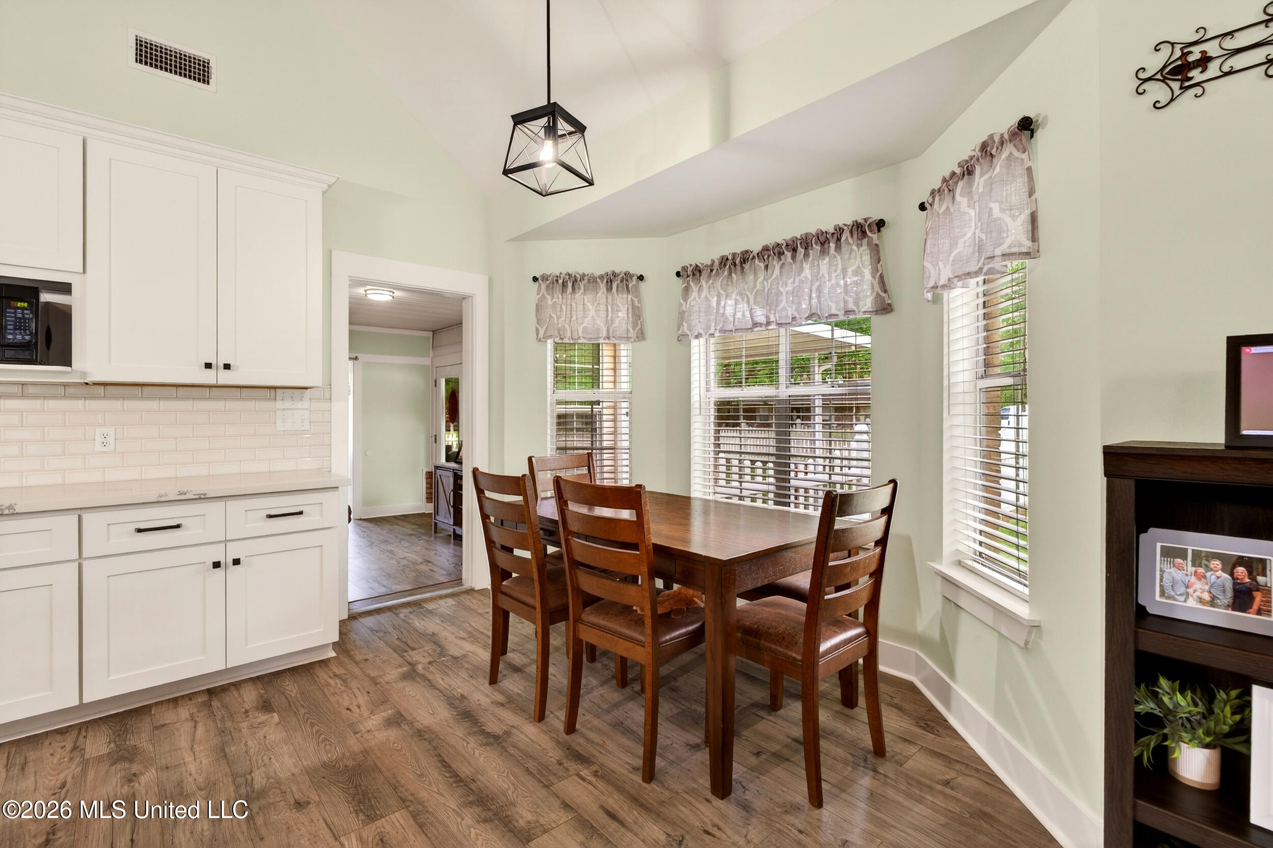 8007 Fishook Lane Picayune, MS 39466 - Photo 9 of 59 17_breakfastnook