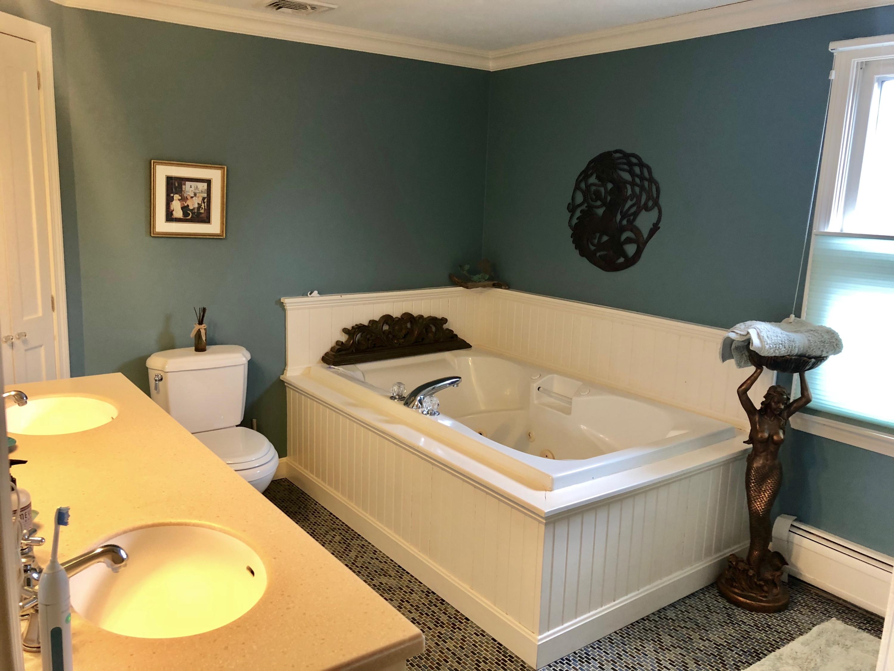 26 Cove Road Forestdale, MA 02644 - Photo 17 of 35 a bathroom with a bathtub and a toilet