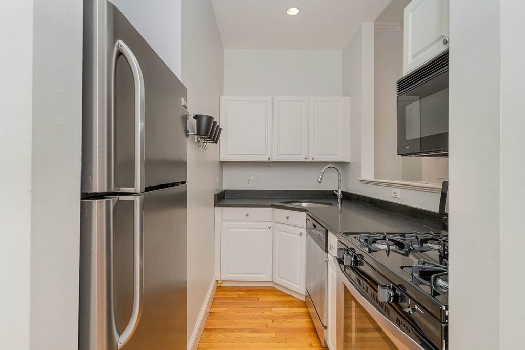 53 Rutland Street, Unit 2 Boston, MA 02118 - Photo 4 of 14