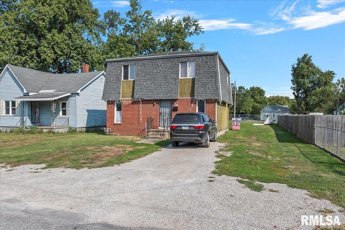 2215 East Cedar Street Springfield, IL 62703 - Photo 3 of 26