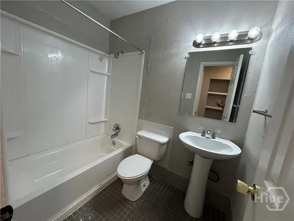 $2,500 | 321 Sharondale Road, Savannah, GA 31419