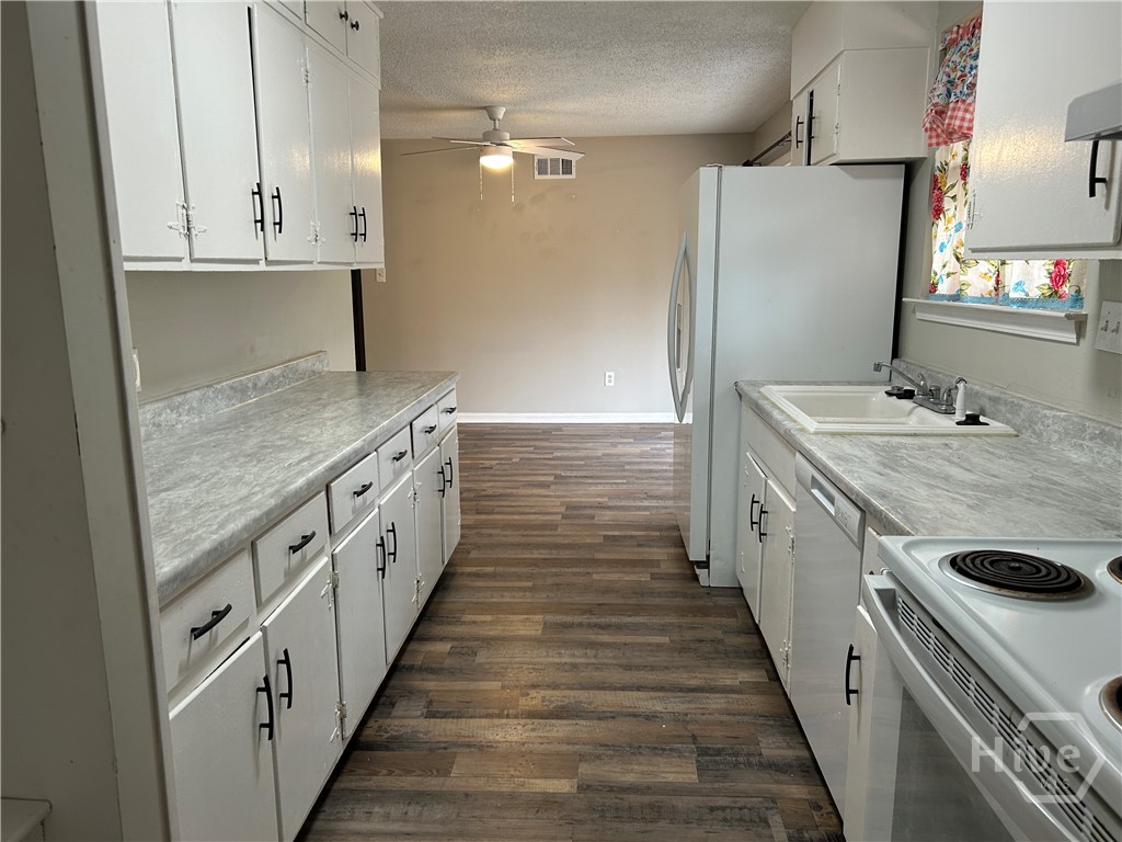 321 Sharondale Road Savannah, GA 31419 - Photo 7 of 27