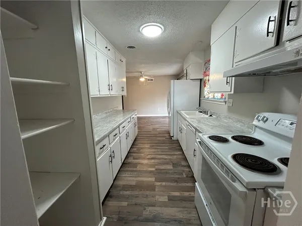 $2,500 | 321 Sharondale Road, Savannah, GA 31419