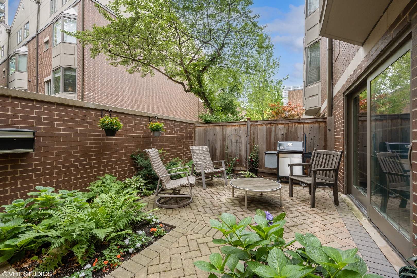 55 West Goethe Street, Unit 1251 Chicago, IL 60610 - Photo 4 of 28 a view of backyard with outdoor seating and plants