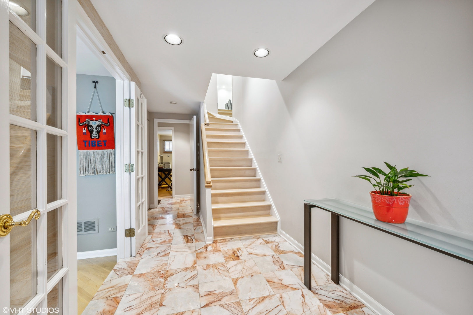 55 West Goethe Street, Unit 1251 Chicago, IL 60610 - Photo 5 of 28 a view of entryway