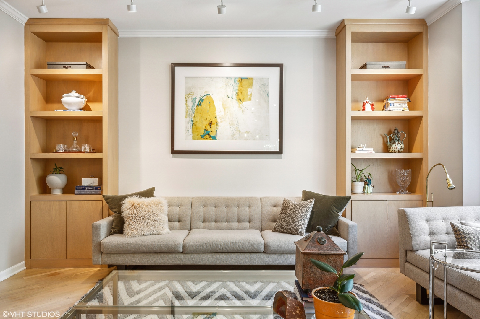55 West Goethe Street, Unit 1251 Chicago, IL 60610 - Photo 10 of 28 a living room with furniture and a painting on the wall