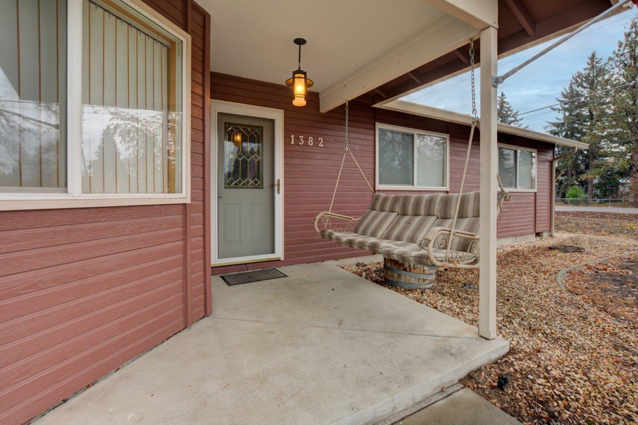1382 Heather Lane Central Point, OR 97502 - Photo 28 of 30 29