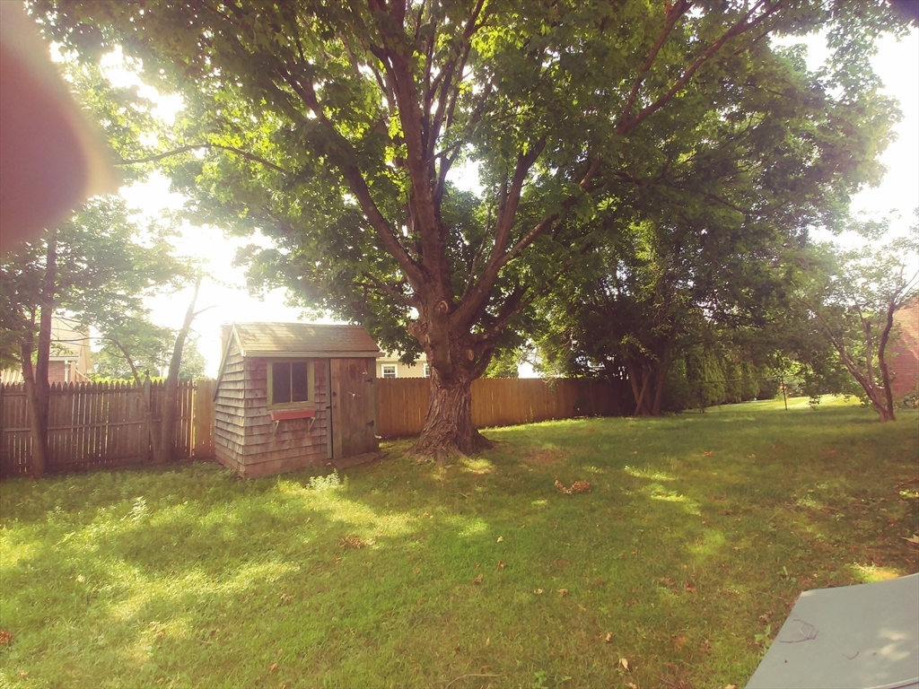 68 Dayton Street Springfield, MA 01118 - Photo 22 of 30