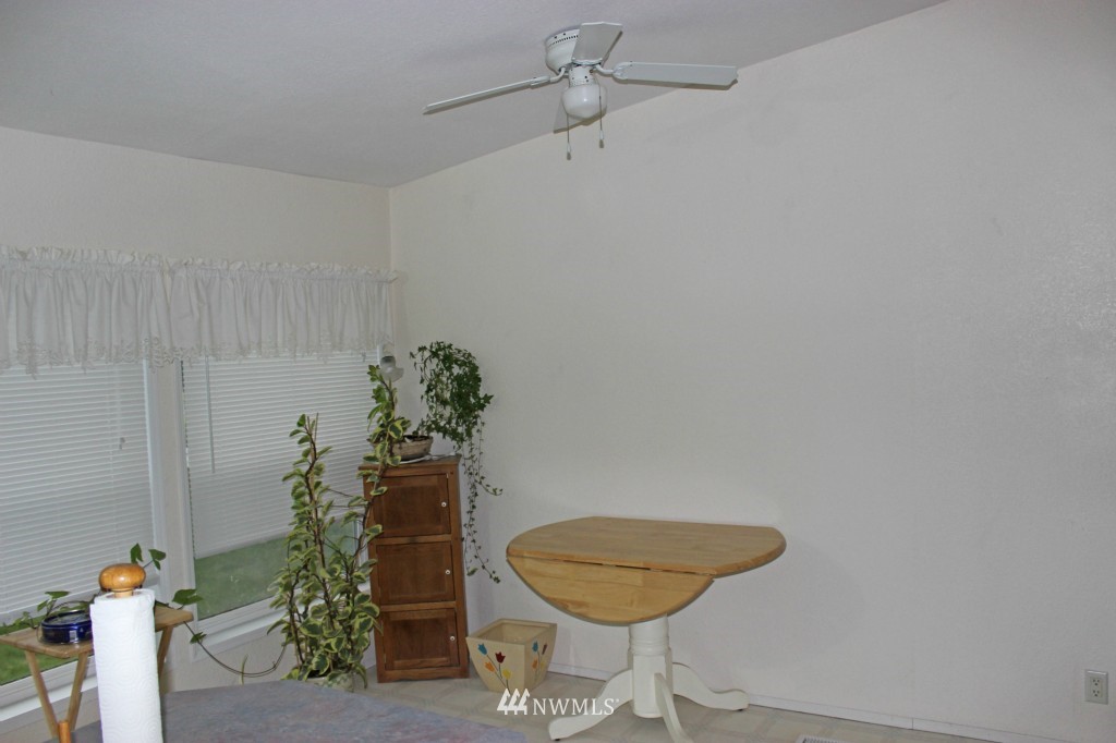 7736 196th Lane Southwest Rochester, WA 98579 - Photo 4 of 11