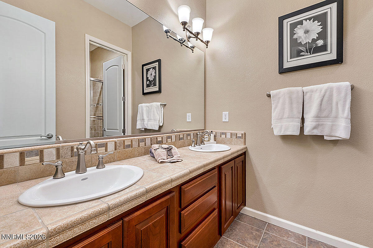 2694 Mule Circle Reno, NV 89521 - Photo 24 of 35 2694 Mule Hall Bath