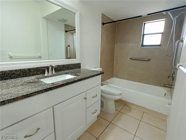 $1,225 | 630-636 Southeast 13th Place, Unit 2, Cape Coral, FL 33990