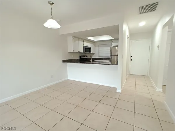 $1,225 | 630-636 Southeast 13th Place, Unit 2, Cape Coral, FL 33990