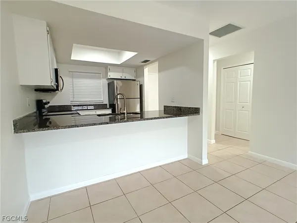 $1,225 | 630-636 Southeast 13th Place, Unit 2, Cape Coral, FL 33990