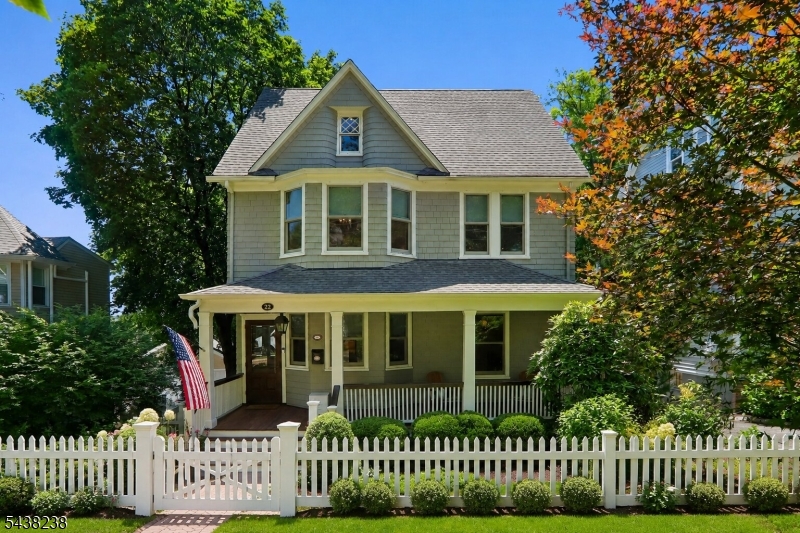 22 Oak Ridge Avenue Summit, NJ 07901 - Photo 2 of 39