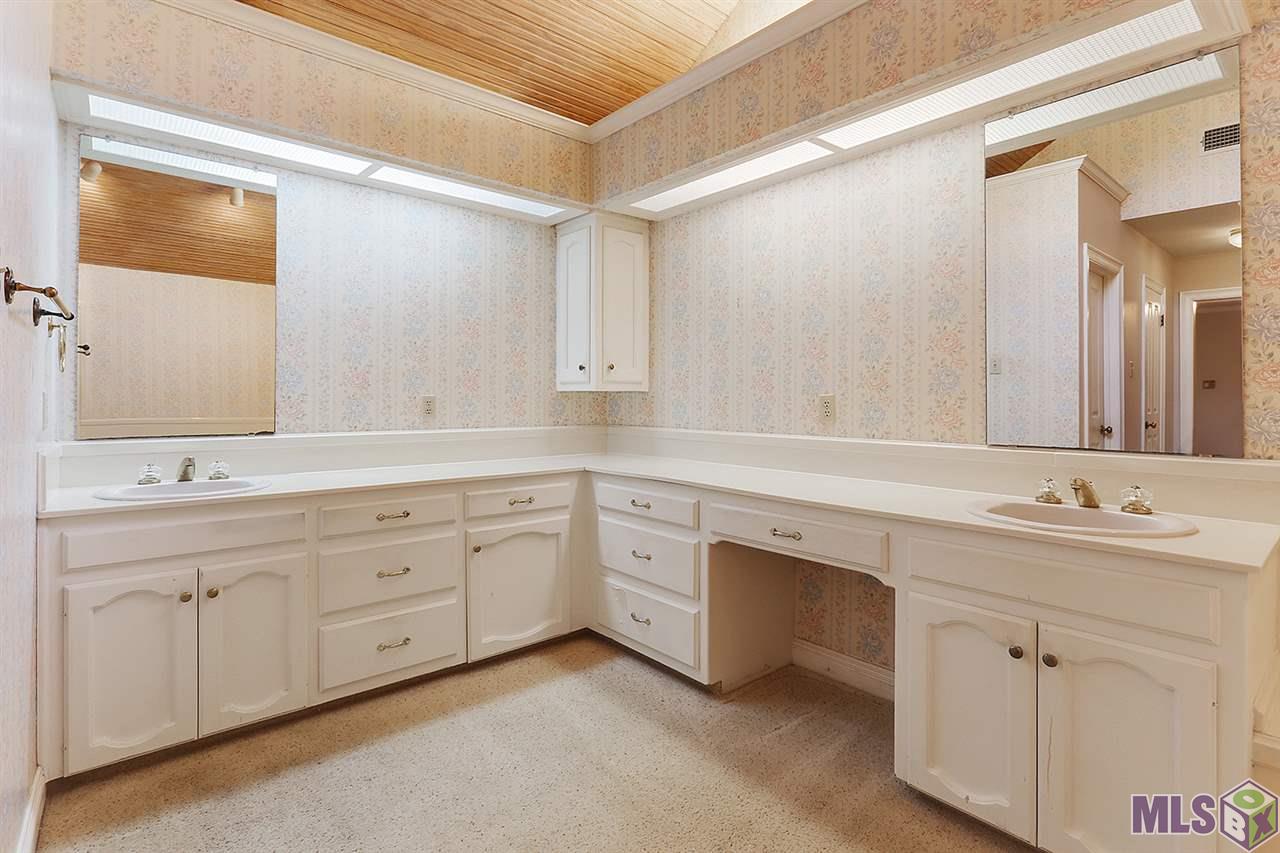 17845 General Forrest Avenue Baton Rouge, LA 70817 - Photo 8 of 14 Master Bathroom