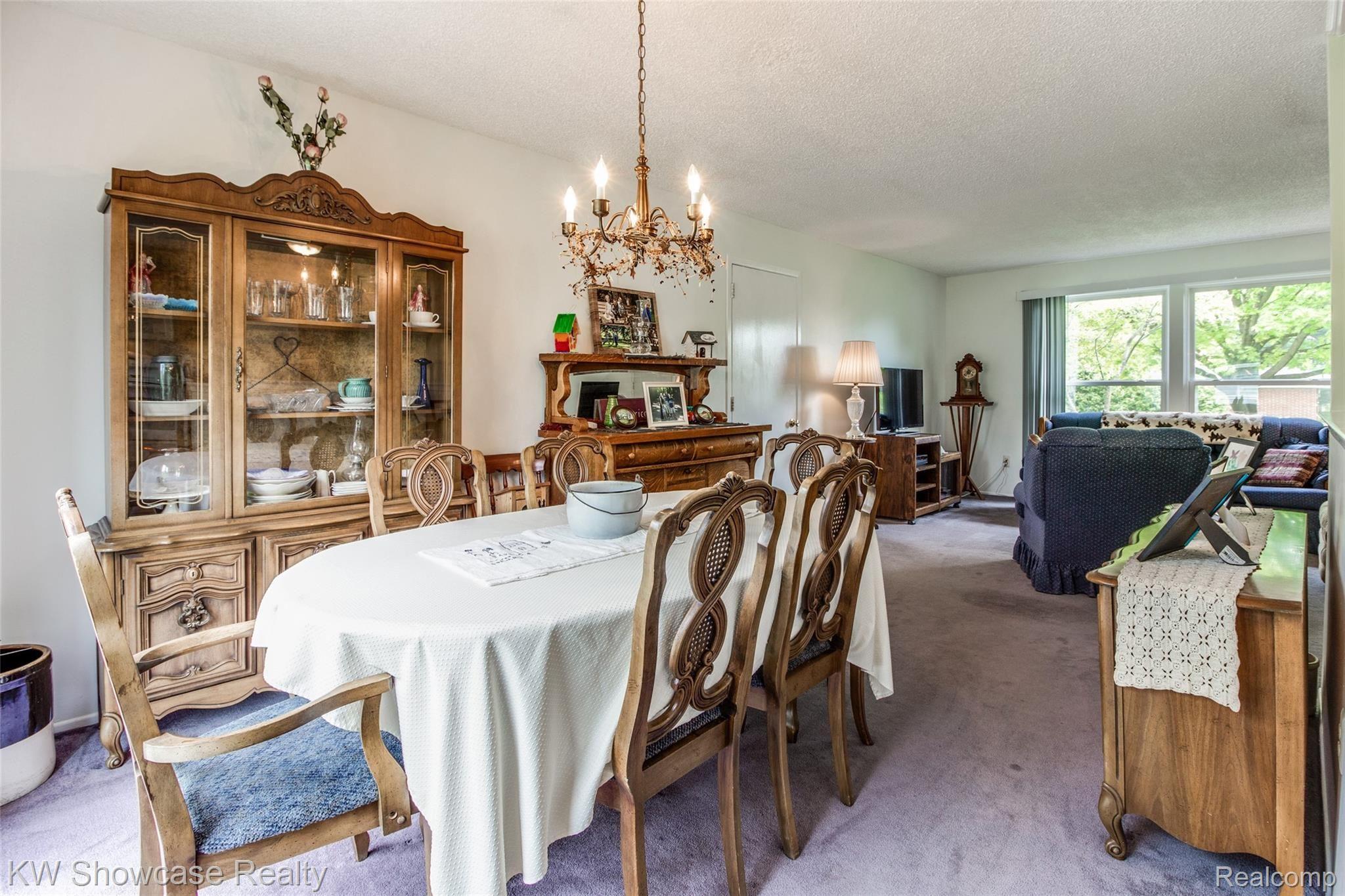998 Hadley Road Rochester, MI 48307 - Photo 20 of 42 Interiors (11 of 34).jpg