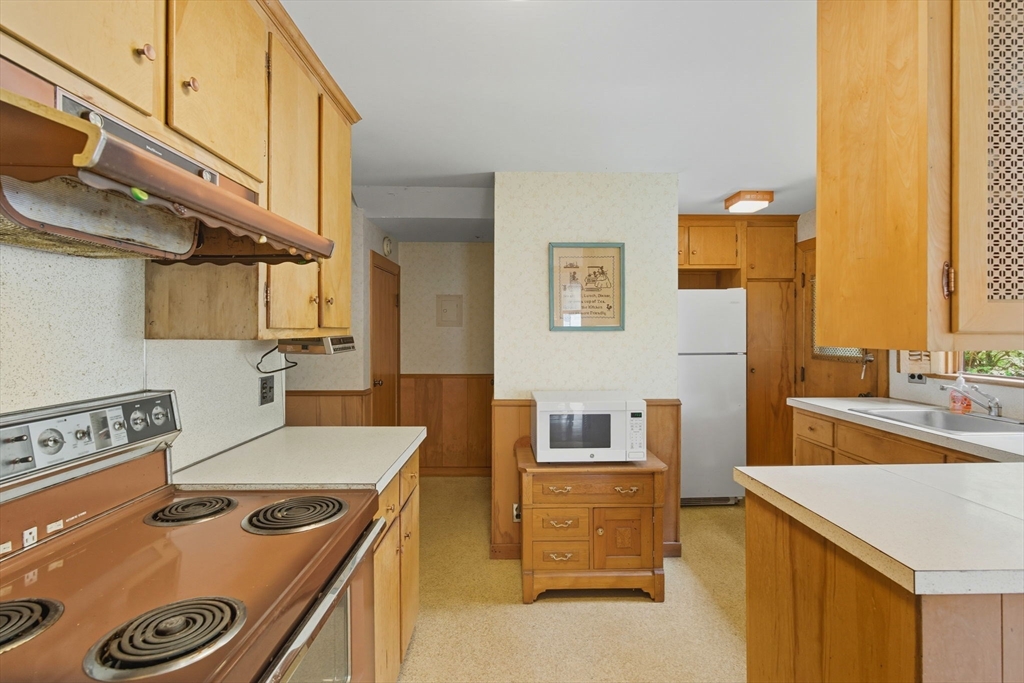 59 Charlotte Road Newton, MA 02459 - Photo 11 of 42