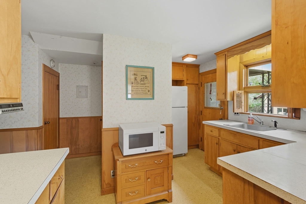 59 Charlotte Road Newton, MA 02459 - Photo 12 of 42