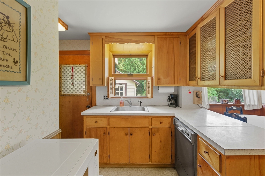 59 Charlotte Road Newton, MA 02459 - Photo 14 of 42