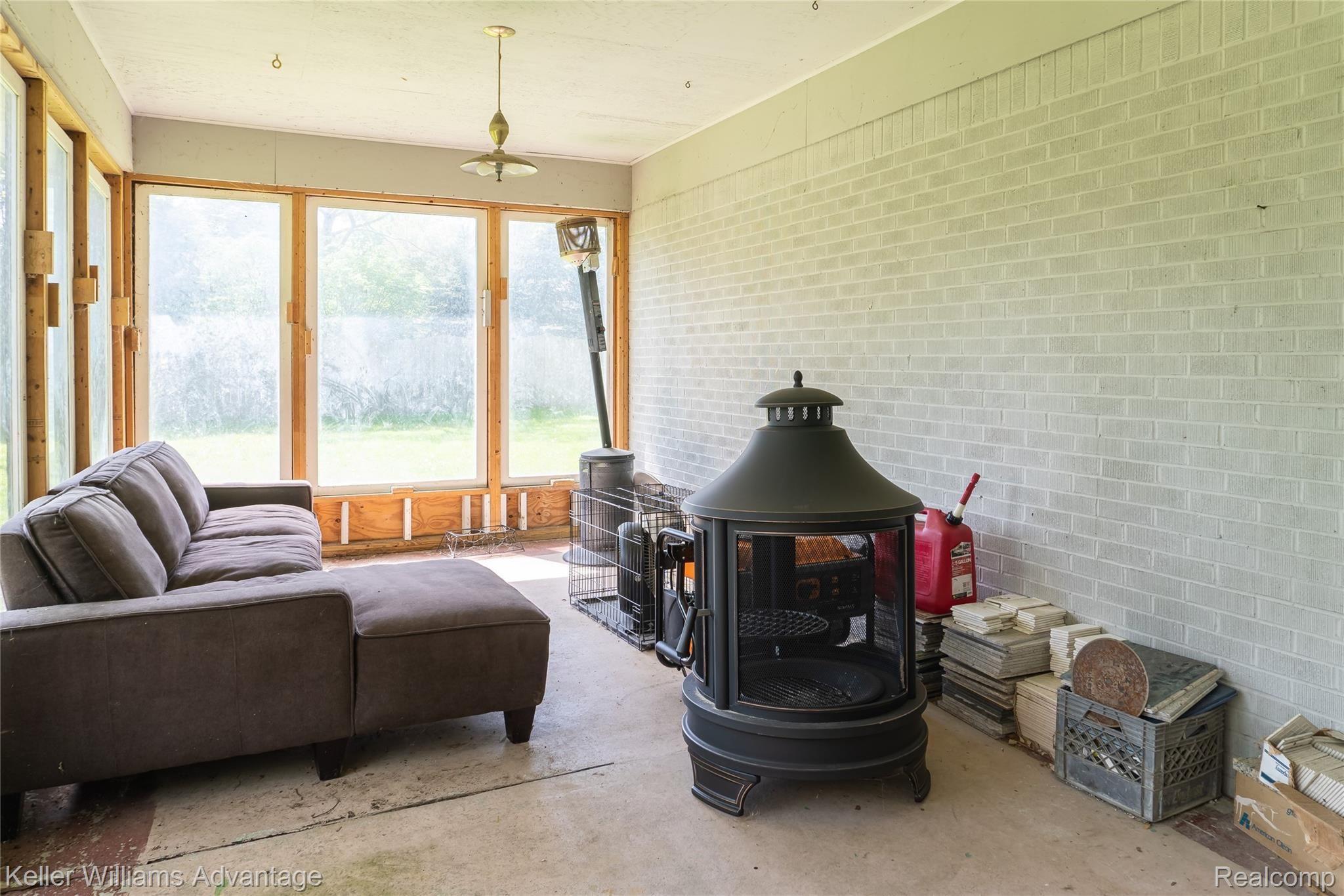 26073 Drake Road Farmington, MI 48331 - Photo 28 of 39 DrakeRd_26073_FloridaRoom.jpg