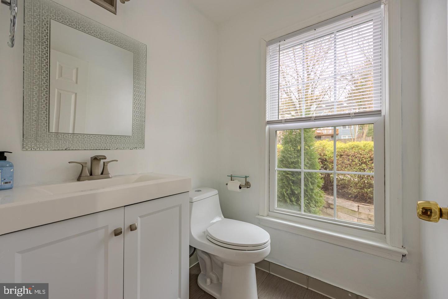 8200 Maple Ridge Avenue Springfield, VA 22153 - Photo 9 of 35 Gallery Image 9