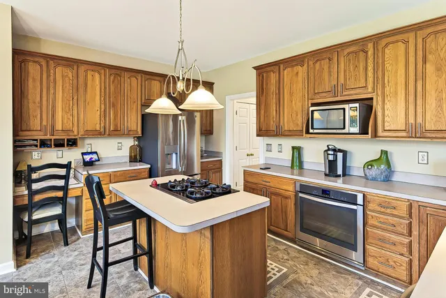 $999,000 | 39854 Canterfield Court, Lovettsville, VA 20180