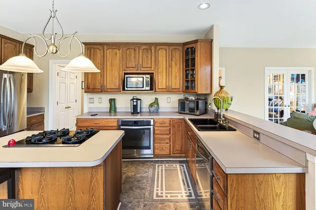 $999,000 | 39854 Canterfield Court, Lovettsville, VA 20180