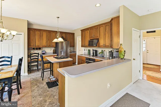 $999,000 | 39854 Canterfield Court, Lovettsville, VA 20180