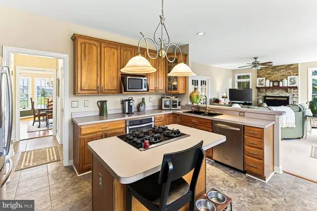 $999,000 | 39854 Canterfield Court, Lovettsville, VA 20180