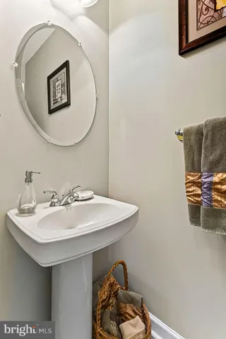 $999,000 | 39854 Canterfield Court, Lovettsville, VA 20180