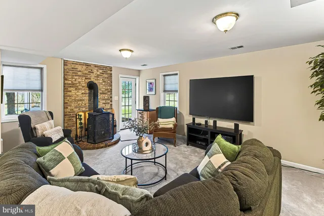 $999,000 | 39854 Canterfield Court, Lovettsville, VA 20180