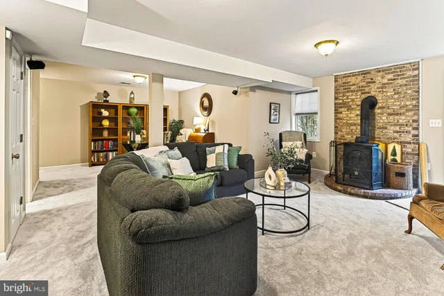 $999,000 | 39854 Canterfield Court, Lovettsville, VA 20180