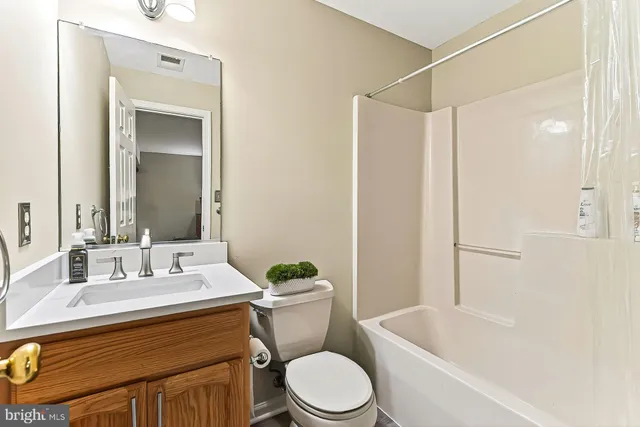 $999,000 | 39854 Canterfield Court, Lovettsville, VA 20180