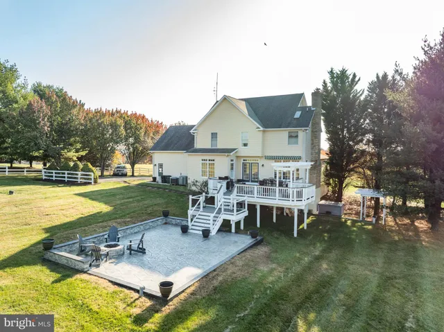 $999,000 | 39854 Canterfield Court, Lovettsville, VA 20180