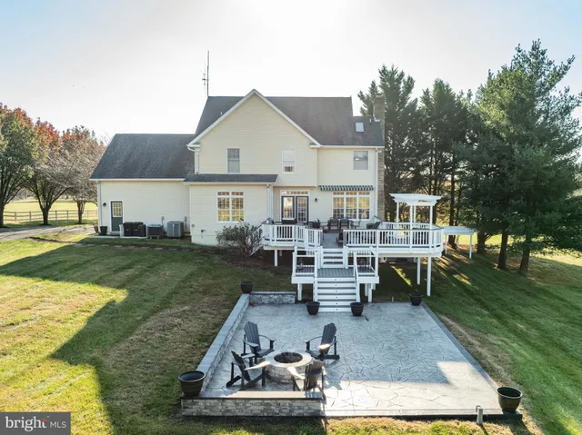 $999,000 | 39854 Canterfield Court, Lovettsville, VA 20180