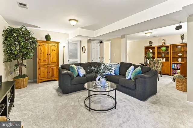 $999,000 | 39854 Canterfield Court, Lovettsville, VA 20180