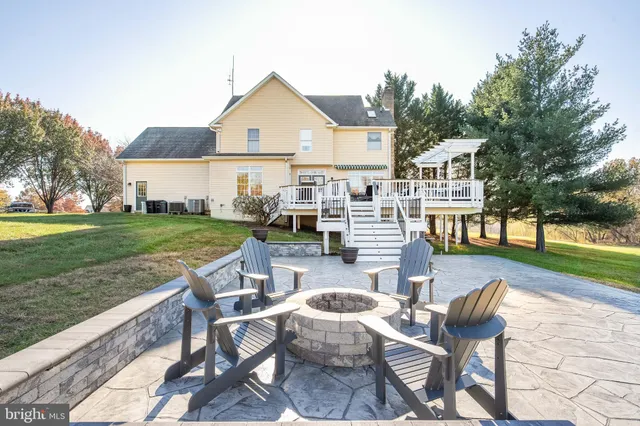 $999,000 | 39854 Canterfield Court, Lovettsville, VA 20180