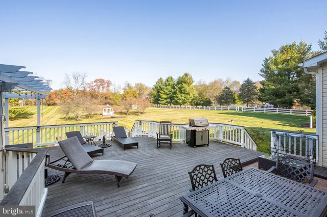 $999,000 | 39854 Canterfield Court, Lovettsville, VA 20180