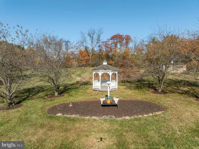 $999,000 | 39854 Canterfield Court, Lovettsville, VA 20180