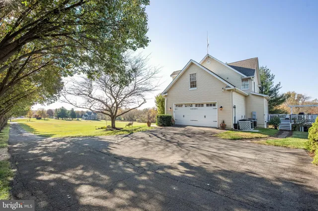 $999,000 | 39854 Canterfield Court, Lovettsville, VA 20180