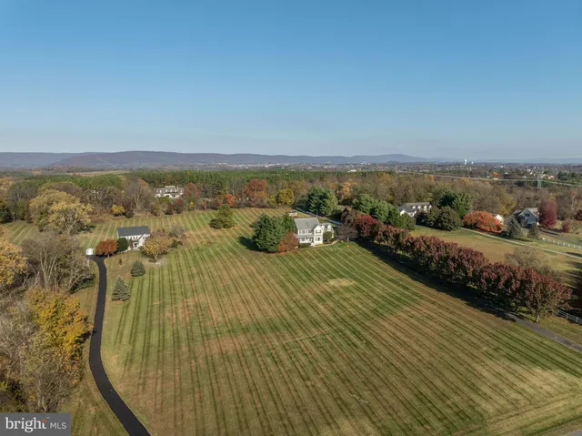 $999,000 | 39854 Canterfield Court, Lovettsville, VA 20180