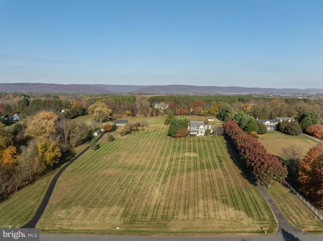 $999,000 | 39854 Canterfield Court, Lovettsville, VA 20180