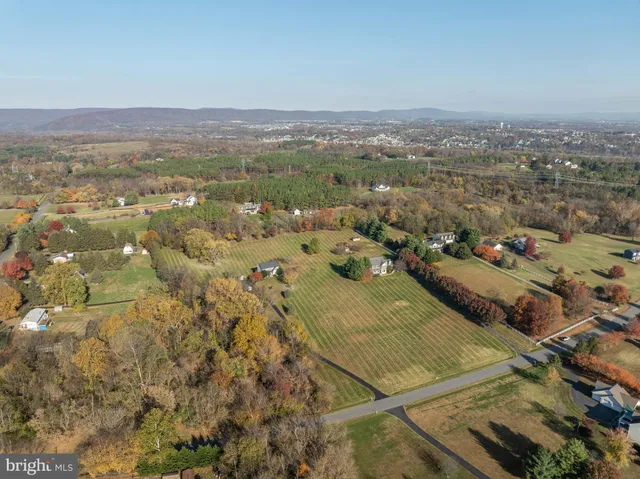 $999,000 | 39854 Canterfield Court, Lovettsville, VA 20180