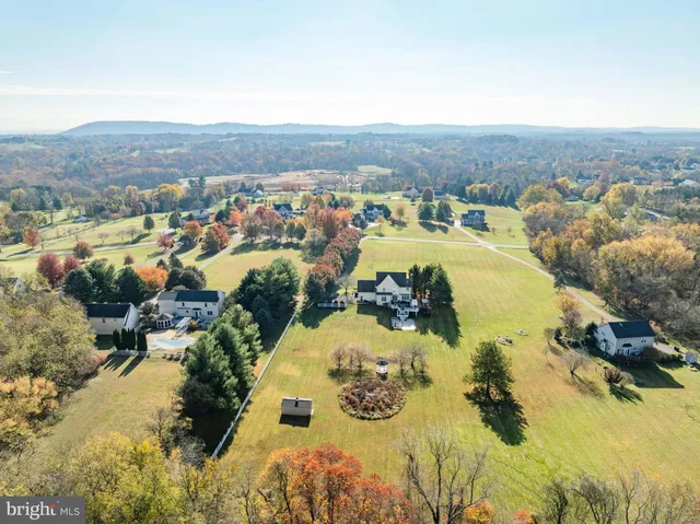 $999,000 | 39854 Canterfield Court, Lovettsville, VA 20180