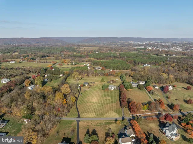 $999,000 | 39854 Canterfield Court, Lovettsville, VA 20180